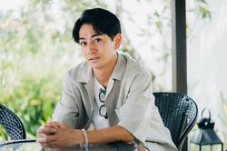 大倉士門の弟・亞門に「普通の社会にいたらめっちゃモテる」の声 職業は人気カフェのマネージャー