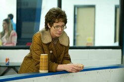 我が子をブラシで殴り、椅子を蹴り倒す…「アイ,トーニャ」より鬼母のしつけ映像が解禁