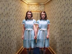 えなこ、インパクト抜群の「シャイニング」双子コスを披露！「感動の出来栄え」「本物かと思った」と大反響