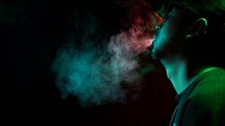 ラッパー・MULBE、1stアルバムからDJ SCRATCH NICEのプロデュース『TAKE ME HIGHER』のMVを公開！