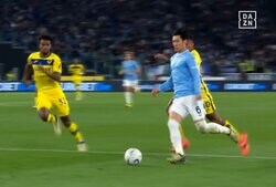 「なぜシュートを打たない…」鎌田大地の消極的プレーにファン落胆…完璧な抜け出し→まさかのパス選択で決定機を逃した瞬間「初めから打つ気があれば…」