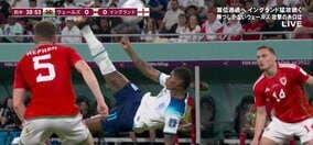 時が止まった… ゴールに背を向けた状態から豪快オーバーヘッド！絶好調ラッシュフォードが無双状態