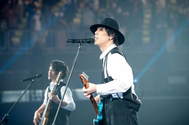 RADWIMPS、“強い没入感を与えるステージ”は配信でも健在 2日間の15周年