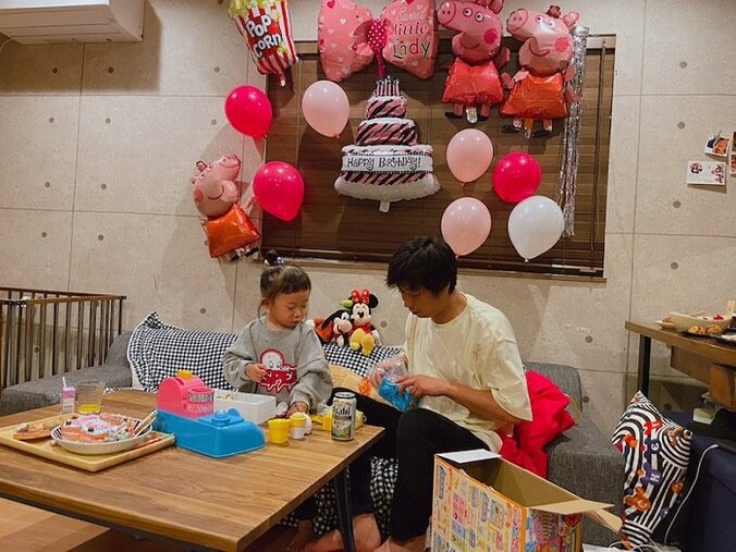 パンサー尾形の妻、家族揃って娘の誕生日会「なんとか無事にやり遂げた！」 1枚目