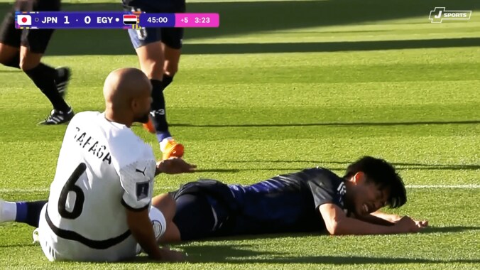 接触に顔を歪める市原