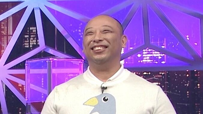 【写真・画像】「怪力すぎる」トム・ブラウンみちおのメロン潰しで放送事故！？ 「客席にとんだ？w」「ああいう失敗が面白い」　1枚目