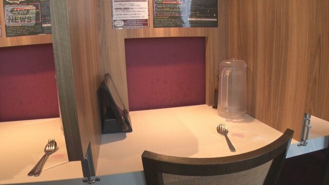 おひとりさま外食　6年間で約10倍に拡大　仕切り付きのカウンター席に改装する店も 1枚目