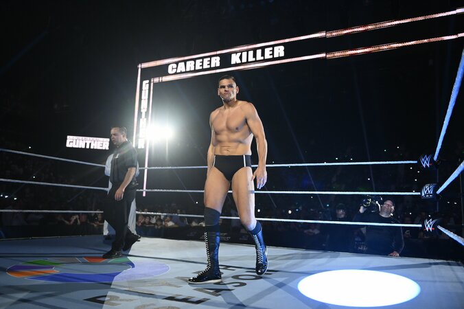 【映像】米プロレス界で“最も危険な男”、まさかのファッションで登場