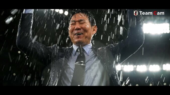 “スーツずぶ濡れ”でも「もっときて！」森保一監督は「選手から愛されてる」「世界一の人間力」サッカー日本代表の舞台裏が話題 5枚目