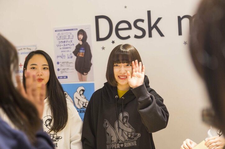 「オオカミくん」出演中の現役女子高生アーティスト吉田凜音、ミニライブで観客を魅了！