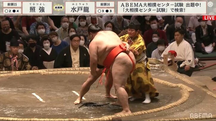 「珍しい光景です」行司のまわし待ったに“ザワザワ…”館内騒然　貴重なシーンに相撲ファン「見られたの嬉しすぎる」「ハラハラした」