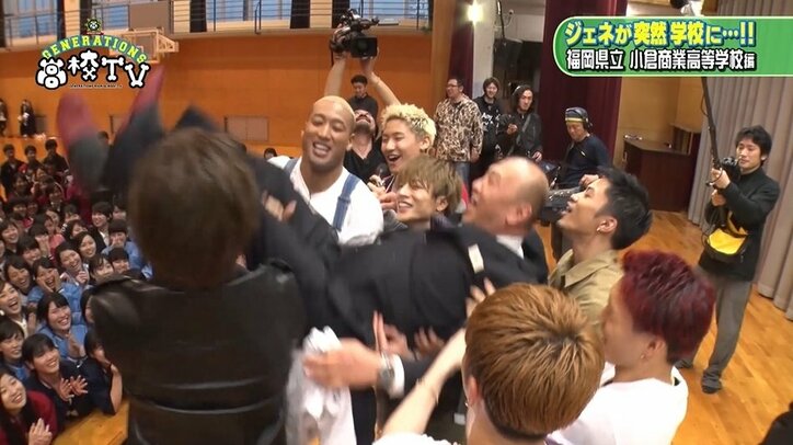 GENERATIONS　 高校生100人と『太陽も月も』ダンスを披露