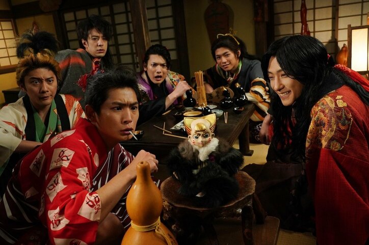 鈴木拡樹・安井謙太郎・崎山つばさ・鈴木絢音ら大集結『死神遣いの事件帖 -傀儡夜曲-』場面写真