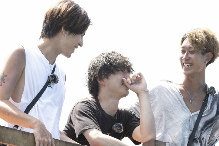 憧れのわがままボディのお姉さんと男のジャグジーでのラブラブ写真に、塩顔男子が動揺 「いい写真やね」と謎コメント『シャッフルアイランド Season3』#5