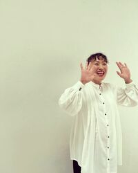 丸山桂里奈『ニコニコ〜』