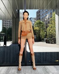 冨永愛、GUCCIのショートパンツ姿で“眩し過ぎる美脚”を披露「泣きそうになる美しさ」「芸術的」「異次元のカッコよさ」とファンを圧倒