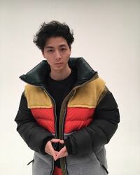 「髪型がいつもと違う！」「何着ても素敵」高杉真宙のワイルドな雰囲気漂うダウンジャケット姿に絶賛の声