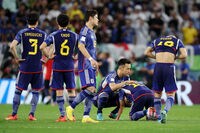 瞳が“サムライブルー”の美女サポーターが号泣 敗戦直後、公式映像が捉えた悲喜こもごも