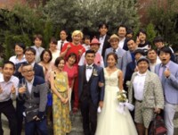 小島よしお、結婚1周年パーティーにベッキーやカズレーザー参列