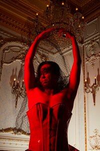 「カッコイイとセクシーと素敵が大渋滞」「色気しかない」有吉弘行のボンテージ姿に反響