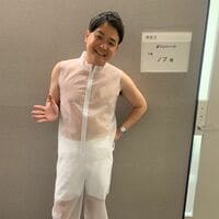 「伝説のスケスケ衣装だ！！」「嵐大好きおじさん」千鳥ノブの“クセが強い”シースルー衣装に称賛の声