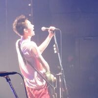 「超イケてる」「最高ですありがとうございます」菅田将暉、ライブショットを公開しファン歓喜