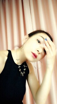 加護亜依、モード系な大人メイクを披露「年相応」
