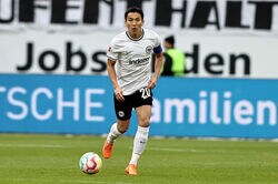 長谷部誠、フランクフルトで選手キャリアを続行！　弾丸帰国で友人から“引退説”直撃されるも「そういうことではない（笑）」