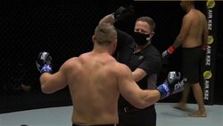 “絶対ダウンをしない”と豪語する男がまさかのダウン！ 「全力否定→判定勝利」が“幻のダウン”論争に発展