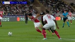 波乱！南野拓実がバルセロナ相手に一発退場を誘発「このプレーはでかいぞ」数的優位を生かしたモナコがCL初戦で大金星！