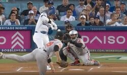 球場騒然… 大谷翔平は「どこ振ってんだ？」 死球にビビらない “内角クソボール”変態打ちに「体スゴすぎ」