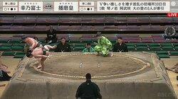 物言いする？しない？微妙な一番に審判の親方衆が無言の目配せ なんとも言えない雰囲気が漂う土俵周辺