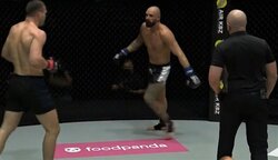 「足がバグってる…」ヘビー級、“衝撃”決着に驚きの声 悶絶“くの字”に「心も体も折れてる」