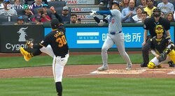 2人の怪物が…大谷翔平、豪快15号が生んだ“奇跡的”なリアクション競演 対照的な「イーーッ」の瞬間