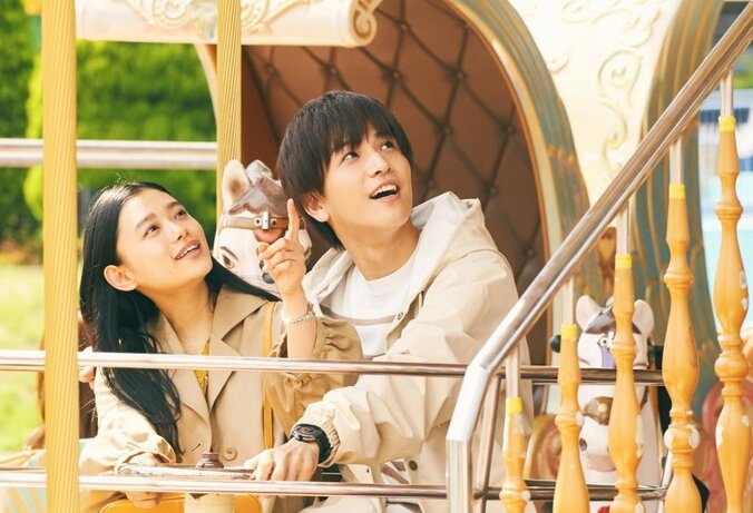 岩田剛典が杉咲花を抱きしめる…！『パーフェクトワールド 君といる奇跡』運命の遊園地デートシーン解禁 2枚目