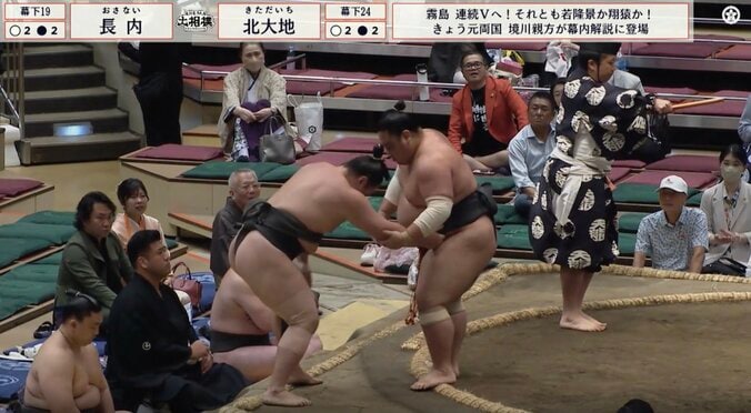 「大丈夫か」親方も慌てて呼びかけ…力士、取組後に立ち上がれず“異変” 相手力士も困惑「心配になるわな」館内も騒然 2枚目