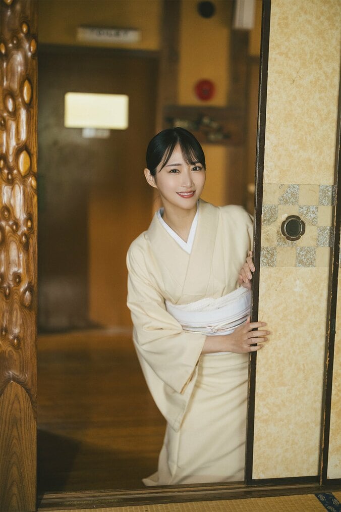 【写真・画像】川瀬もえ、“若女将”テーマで見せる抜群プロポーション SPA！デジタル写真集発売記念の誌面カット公開　1枚目