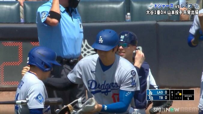 大谷翔平がド軍・名物バットボーイにとった“行動”…ヘレラさんを右手で「ポン」 “感謝の気持ち”滲んだ一幕 4枚目