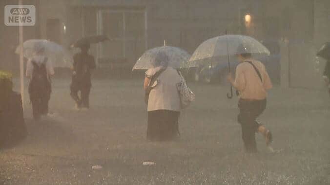 千葉県で記録的豪雨　帰宅時間を直撃　アスファルト浮き水噴き出す 1枚目