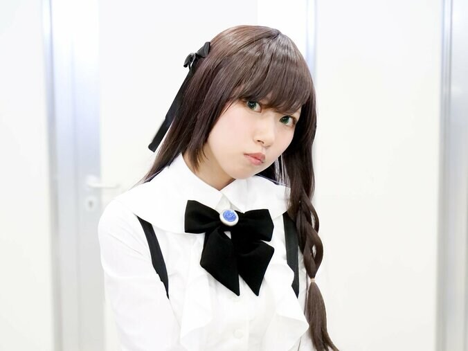 [Photos/Images] Troubles Due to Size as Well... 'Alina's Cosplay from 'I May Be a Guild Receptionist' Pays Attention to Skirt Balance and Body Line! 3rd