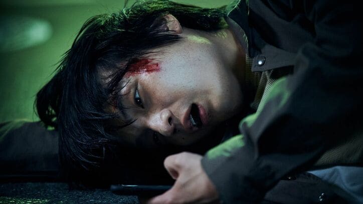 真面目な区役所職員が一夜にして“私刑”に…歪んだ正義が生んだリアルすぎるネットリンチ、岡山天音主演の『私刑倶楽部』は他人事にあらず