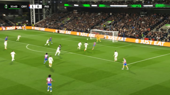 鎌田のパスは走り込んだムニョスにピッタリ