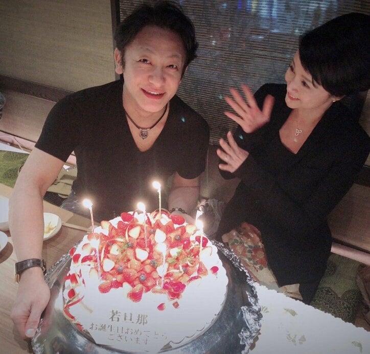片岡愛之助、47歳の誕生日祝福に感謝 妻・藤原紀香との夫婦ショットを公開