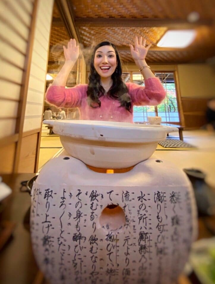 アンミカ、夫との京都旅行中の写真を公開「大人気ないバカップルです。。。」