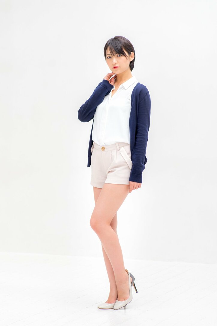 Ｉカップお天気お姉さん・穂川果音ＶＳ貧乳横綱・鈴木咲　コスプレ天気予報対決