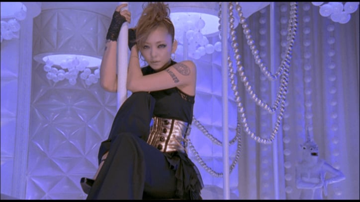 安室奈美恵ファッション総選挙ランキング発表、キャリア25年で最も愛された作品1位は？