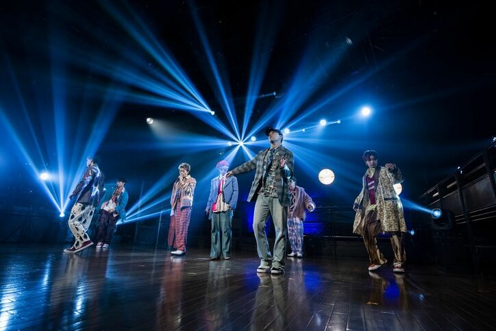 FANTASTICSが渋谷のライブ会場で一夜限りの『シブザイル』限定パフォーマンスを披露、三代目との中継も