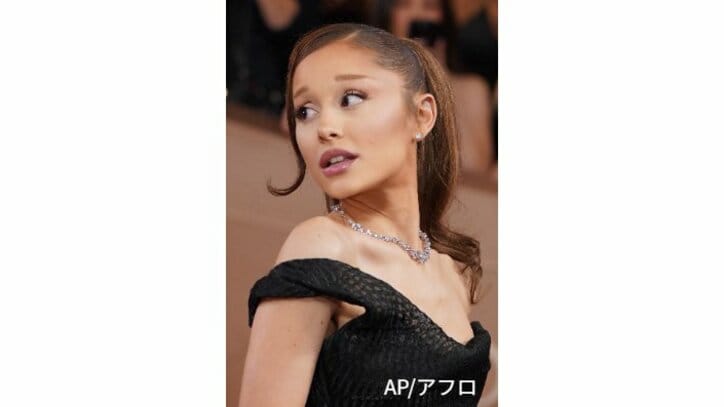 歌姫のアリアナ・グランデも「ICE出ていけ」バッジをつけた姿を目撃されている