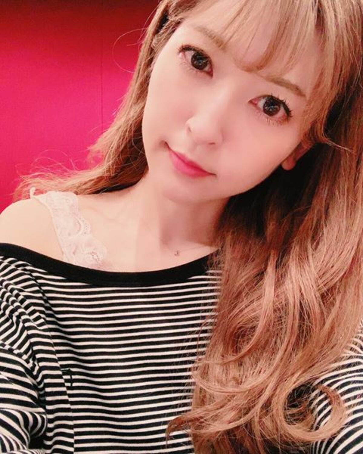 神田沙也加 セクシーな ワンショル ファッション披露 お姫様みたい なんでもお似合い の声も 話題 Abema Times
