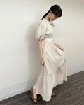 大友花恋、白のワンピース姿＆カメラ目線ショットに「可愛すぎてニヤけちゃった」の声